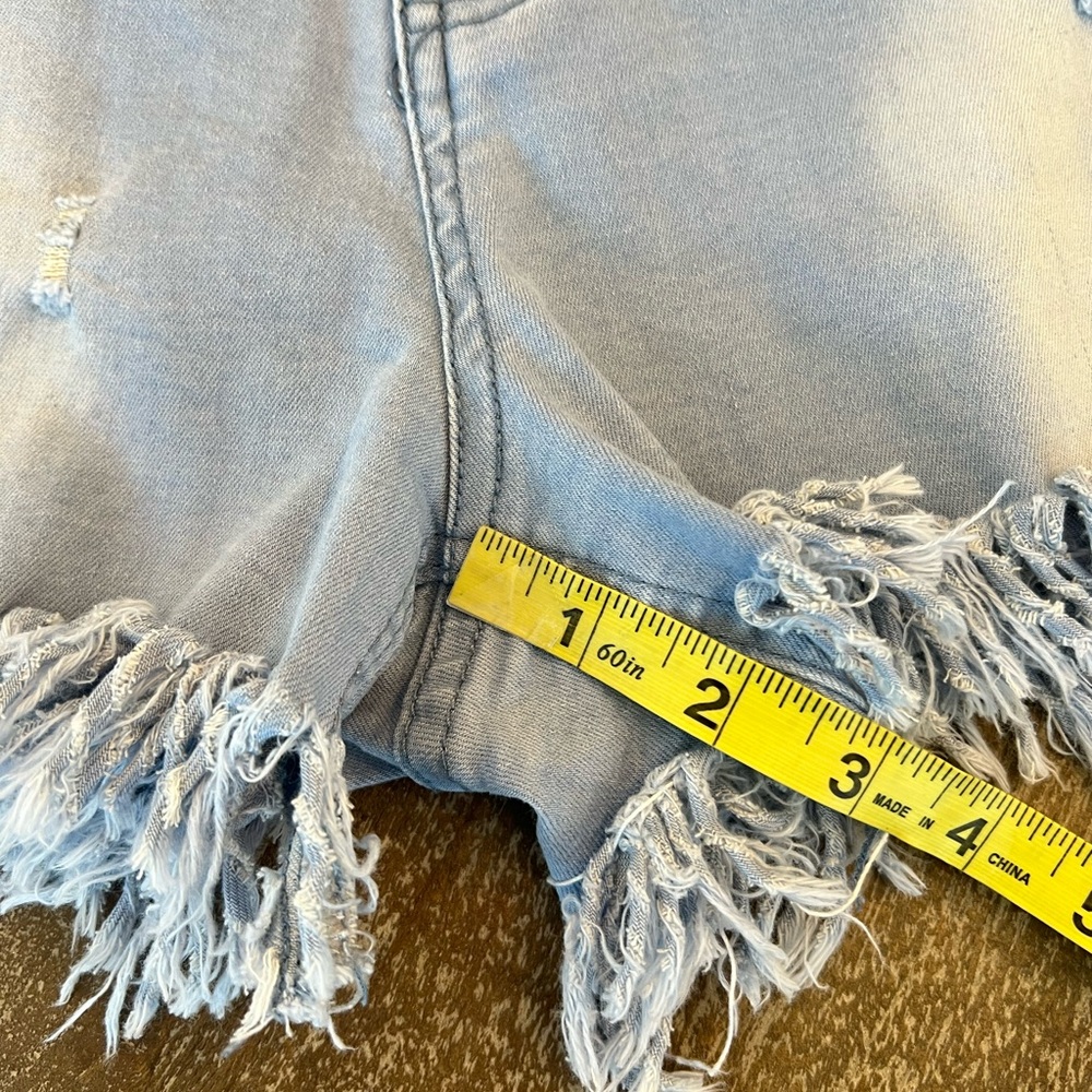 Stylish Frayed Hem Denim Shorts - Picture 4 of 7